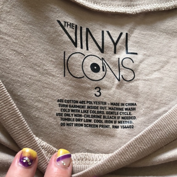 NWT! Vinyl Icons Kiss shirt! 💋 - Picture 2 of 6